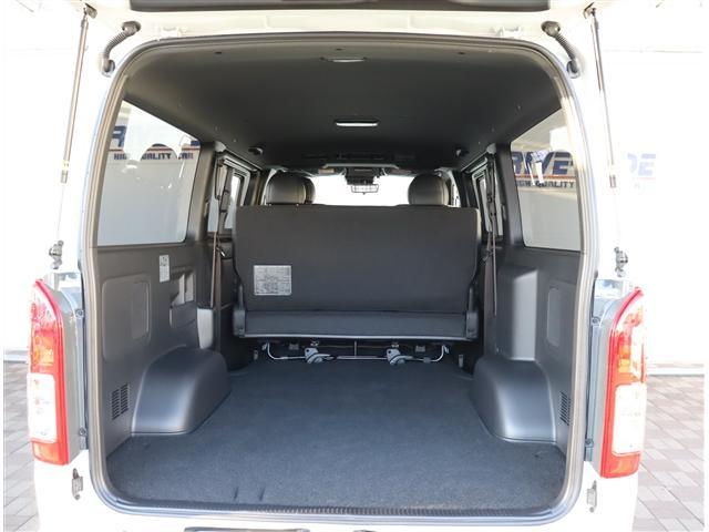 ハイエースバン スーパーＧＬ　ダークプライムＩＩ　ワンオーナー　ディスプレイオーディオ　ブルートゥース　ＥＴＣ　ミラー内蔵Ｂカメラ　スマートキー　ＬＥＤライトフォグ　１００Ｖコンセント　デジタルミラー　ハーフレザー　セーフティセンス　クリソナ（18枚目）