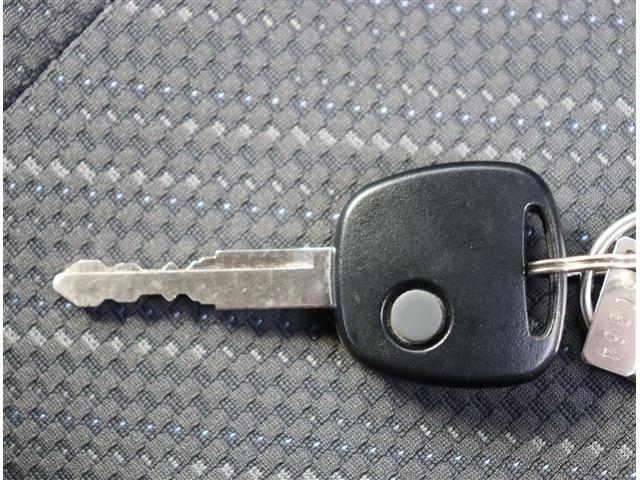 スーパーキャリイ Ｘリミテッド　４ＷＤ　メモリーナビ　フルセグ　ブルートゥース　ＥＴＣ　サイドデカール　ＬＥＤライト　キーレス　オーバーヘッドシェルフ　デュアルカメラブレーキサポート　車線逸脱警告　アイドリングストップ（14枚目）