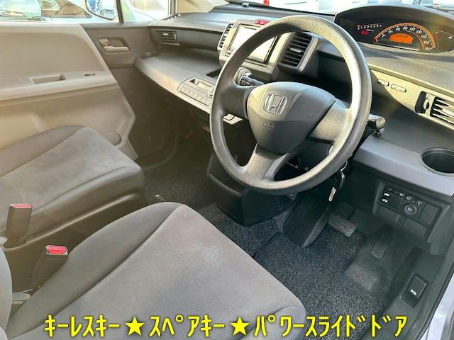 Ｇ　ジャストセレクション　禁煙車　ワンオーナー　キーレスキー　ＨＩＤライト　パワースライド　イージーＣ　ストラーダナビ　Ｂカメラ　ＢＴオーディオ　ＤＶＤ　フルセグＤＴＶ　ＥＴＣ２．０　純正フロアマット　ドアバイザー　Ｐガラス(3枚目)