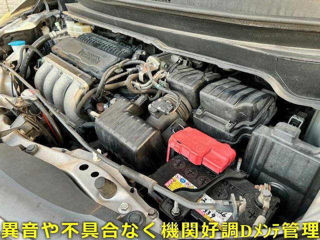 フリード Ｇ　ジャストセレクション　禁煙車　ワンオーナー　キーレスキー　ＨＩＤライト　パワースライド　イージーＣ　ストラーダナビ　Ｂカメラ　ＢＴオーディオ　ＤＶＤ　フルセグＤＴＶ　ＥＴＣ２．０　純正フロアマット　ドアバイザー　Ｐガラス（13枚目）