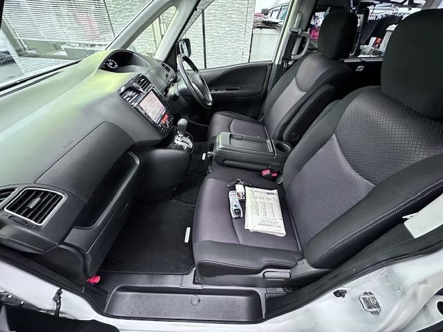 セレナ ハイウェイスター S-ハイブリッド 禁煙ワンオーナー62,724kmインテリキー2個付オートリトラミラー両側パワスラALPINE純正HDDナビBカメラ後席FDモニターDVDDTVBTオーディオETC革巻ステアクルーズコントロール(43枚目)