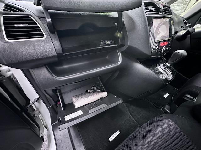 セレナ ハイウェイスター S-ハイブリッド 禁煙ワンオーナー62,724kmインテリキー2個付オートリトラミラー両側パワスラALPINE純正HDDナビBカメラ後席FDモニターDVDDTVBTオーディオETC革巻ステアクルーズコントロール(45枚目)