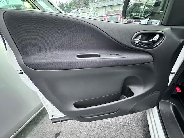 セレナ ハイウェイスター S-ハイブリッド 禁煙ワンオーナー62,724kmインテリキー2個付オートリトラミラー両側パワスラALPINE純正HDDナビBカメラ後席FDモニターDVDDTVBTオーディオETC革巻ステアクルーズコントロール(49枚目)