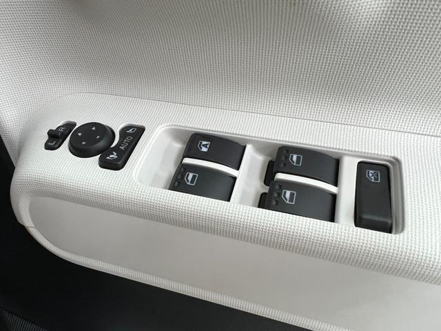 ムーヴキャンバス ストライプスＧ　衝突被害軽減システム　誤発進抑制装置　スマートキー　ＬＥＤランプ　ＬＥＤフォグランプ　オートブレーキホールド　電動パーキングブレーキ　運転席助手席シートヒータ　両側電動スライドドア　ホットカップホルダ（16枚目）