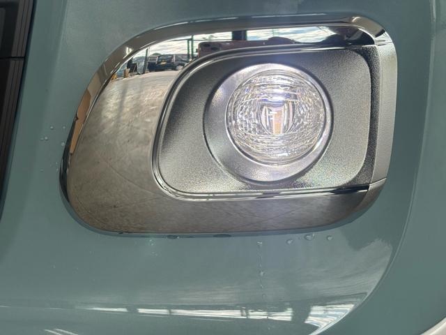 ムーヴキャンバス ストライプスＧ　衝突被害軽減システム　誤発進抑制装置　スマートキー　ＬＥＤランプ　ＬＥＤフォグランプ　オートブレーキホールド　電動パーキングブレーキ　運転席助手席シートヒータ　両側電動スライドドア　ホットカップホルダ（8枚目）