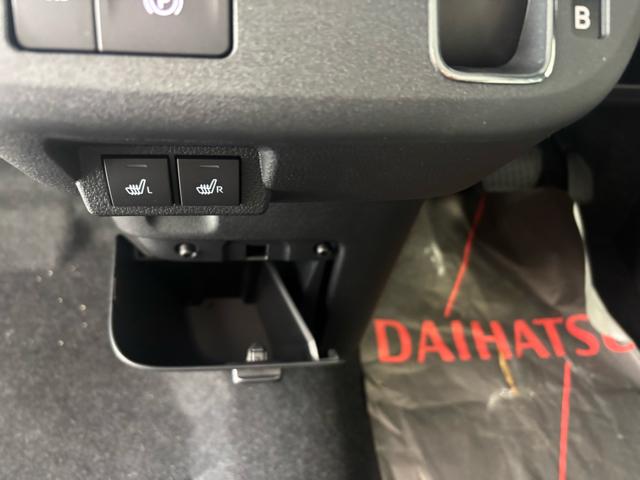 ムーヴキャンバス ストライプスＧ　衝突被害軽減システム　誤発進抑制装置　スマートキー　ＬＥＤランプ　ＬＥＤフォグランプ　オートブレーキホールド　電動パーキングブレーキ　運転席助手席シートヒータ　両側電動スライドドア　ホットカップホルダ（21枚目）