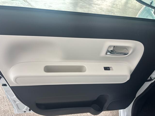 ムーヴキャンバス ストライプスＧ　衝突被害軽減システム　誤発進抑制装置　スマートキー　ＬＥＤランプ　ＬＥＤフォグランプ　オートブレーキホールド　電動パーキングブレーキ　運転席助手席シートヒータ　両側電動スライドドア　ホットカップホルダ（23枚目）