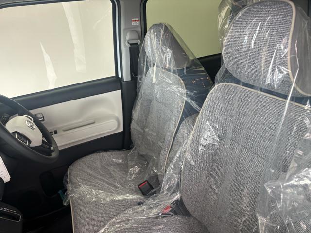 ムーヴキャンバス ストライプスＧ　衝突被害軽減システム　誤発進抑制装置　スマートキー　ＬＥＤランプ　ＬＥＤフォグランプ　オートブレーキホールド　電動パーキングブレーキ　運転席助手席シートヒータ　両側電動スライドドア　ホットカップホルダ（24枚目）