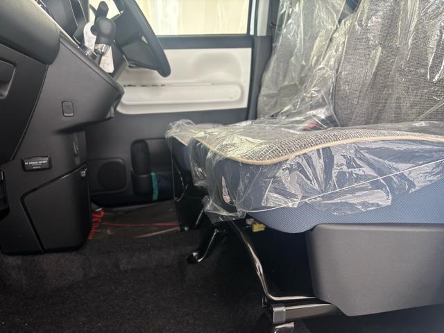 ムーヴキャンバス ストライプスＧ　衝突被害軽減システム　誤発進抑制装置　スマートキー　ＬＥＤランプ　ＬＥＤフォグランプ　オートブレーキホールド　電動パーキングブレーキ　運転席助手席シートヒータ　両側電動スライドドア　ホットカップホルダ（25枚目）