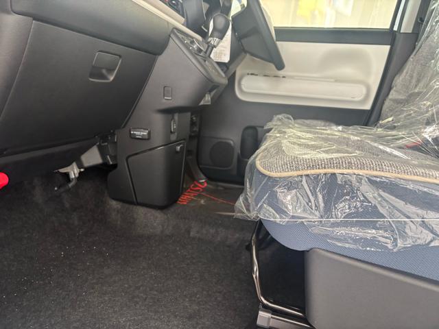 ムーヴキャンバス ストライプスＧ　衝突被害軽減システム　誤発進抑制装置　スマートキー　ＬＥＤランプ　ＬＥＤフォグランプ　オートブレーキホールド　電動パーキングブレーキ　運転席助手席シートヒータ　両側電動スライドドア　ホットカップホルダ（70枚目）