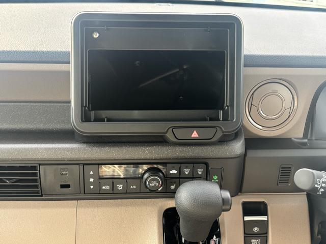 N-BOXジョイ ベースグレード 衝突被害軽減システム 誤発進抑制装置 スマートキー LEDランプ USB電源ソケットタイプC 電動パーキングブレーキ オートブレーキホールド 両側電動スライドドア ピタ駐車ミラー ホイールキャップ(26枚目)