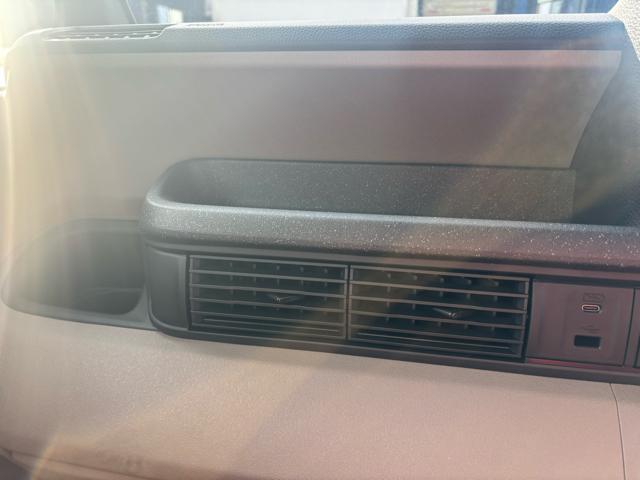 N-BOXジョイ ベースグレード 衝突被害軽減システム 誤発進抑制装置 スマートキー LEDランプ USB電源ソケットタイプC 電動パーキングブレーキ オートブレーキホールド 両側電動スライドドア ピタ駐車ミラー ホイールキャップ(33枚目)