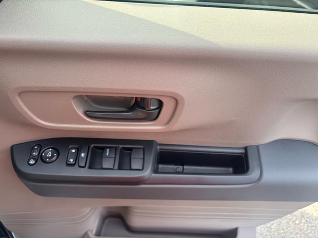 N-BOXジョイ ベースグレード 衝突被害軽減システム 誤発進抑制装置 スマートキー LEDランプ USB電源ソケットタイプC 電動パーキングブレーキ オートブレーキホールド 両側電動スライドドア ピタ駐車ミラー ホイールキャップ(35枚目)