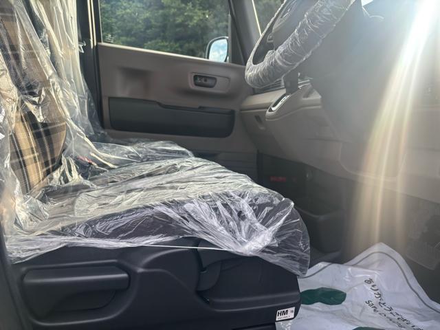 N-BOXジョイ ベースグレード 衝突被害軽減システム 誤発進抑制装置 スマートキー LEDランプ USB電源ソケットタイプC 電動パーキングブレーキ オートブレーキホールド 両側電動スライドドア ピタ駐車ミラー ホイールキャップ(45枚目)