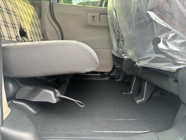 N-BOXジョイ ベースグレード 衝突被害軽減システム 誤発進抑制装置 スマートキー LEDランプ USB電源ソケットタイプC 電動パーキングブレーキ オートブレーキホールド 両側電動スライドドア ピタ駐車ミラー ホイールキャップ(51枚目)