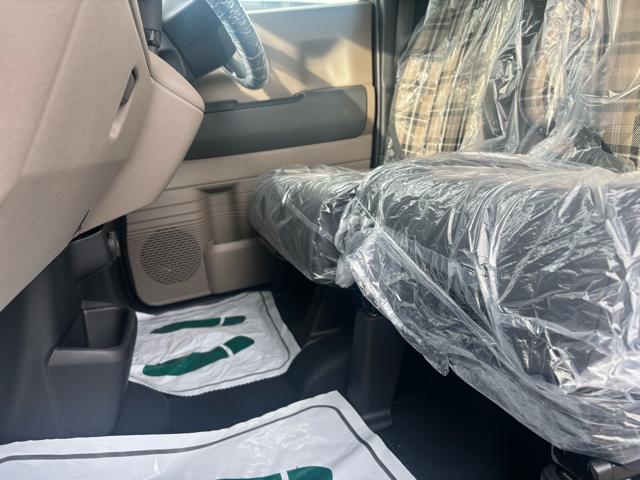 N-BOXジョイ ベースグレード 衝突被害軽減システム 誤発進抑制装置 スマートキー LEDランプ USB電源ソケットタイプC 電動パーキングブレーキ オートブレーキホールド 両側電動スライドドア ピタ駐車ミラー ホイールキャップ(57枚目)