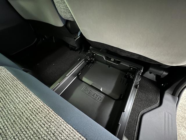 ムーヴキャンバス ストライプスＧ　衝突被害軽減システム　誤発進抑制装置　スマートキー　ＬＥＤランプ　ＬＥＤフォグランプ　オートブレーキホールド　電動パーキングブレーキ　運転席助手席シートヒータ　両側電動スライドドア　ホットカップホルダ（26枚目）