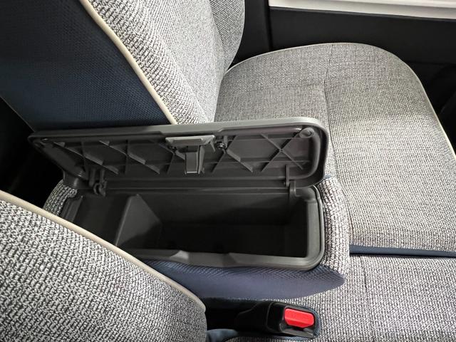 ムーヴキャンバス ストライプスＧ　衝突被害軽減システム　誤発進抑制装置　スマートキー　ＬＥＤランプ　ＬＥＤフォグランプ　オートブレーキホールド　電動パーキングブレーキ　運転席助手席シートヒータ　両側電動スライドドア　ホットカップホルダ（40枚目）