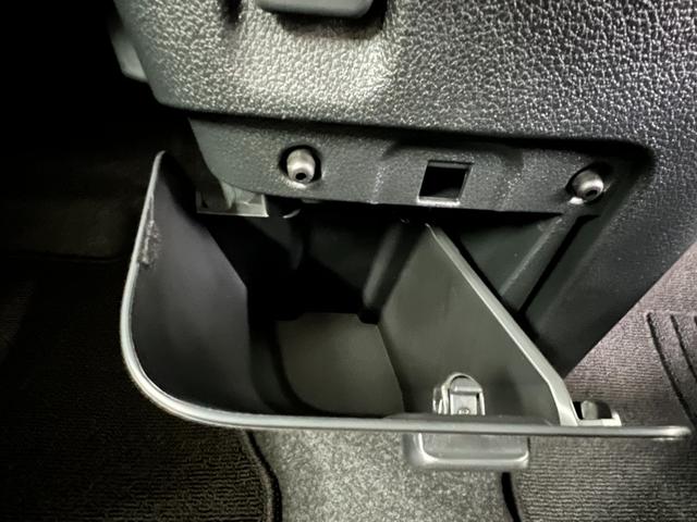 ムーヴキャンバス ストライプスＧ　衝突被害軽減システム　誤発進抑制装置　スマートキー　ＬＥＤランプ　ＬＥＤフォグランプ　オートブレーキホールド　電動パーキングブレーキ　運転席助手席シートヒータ　両側電動スライドドア　ホットカップホルダ（56枚目）