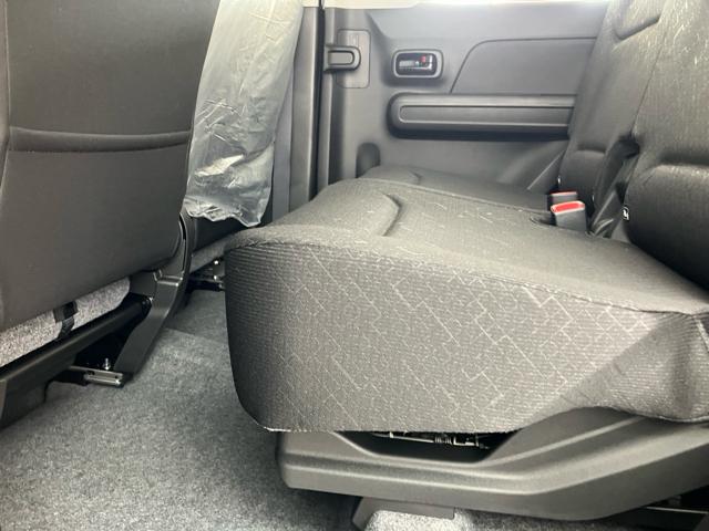 ワゴンＲ ＦＸ　衝突被害軽減システム　誤発進抑制装置　スマートキー　ハロゲンランプ　電動格納ミラー　運転席シートヒーター　オートエアコン　オートライト　助手席下収納ＢＯＸ　後部座席傘ホルダー　ホイールキャップ（35枚目）