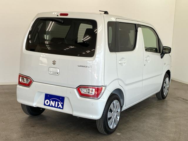 ワゴンＲ ＦＸ　衝突被害軽減システム　誤発進抑制装置　スマートキー　ハロゲンランプ　電動格納ミラー　運転席シートヒーター　オートエアコン　オートライト　助手席下収納ＢＯＸ　後部座席傘ホルダー　ホイールキャップ（10枚目）