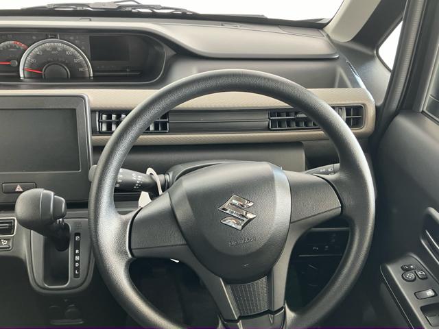 ワゴンＲ ＦＸ　衝突被害軽減システム　誤発進抑制装置　スマートキー　ハロゲンランプ　電動格納ミラー　運転席シートヒーター　オートエアコン　オートライト　助手席下収納ＢＯＸ　後部座席傘ホルダー　ホイールキャップ（13枚目）