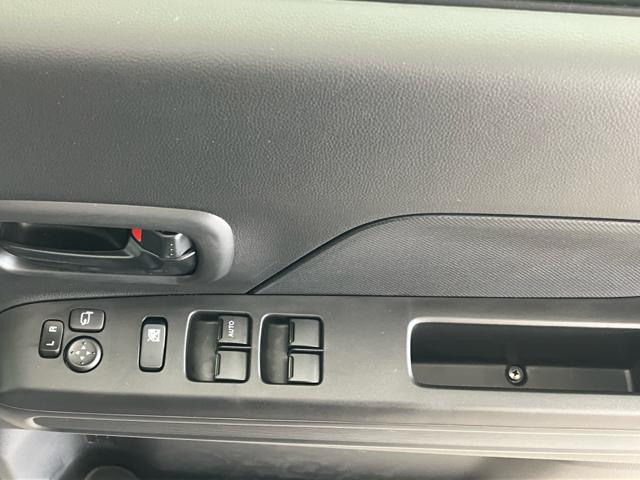 ワゴンＲ ＦＸ　衝突被害軽減システム　誤発進抑制装置　スマートキー　ハロゲンランプ　電動格納ミラー　運転席シートヒーター　オートエアコン　オートライト　助手席下収納ＢＯＸ　後部座席傘ホルダー　ホイールキャップ（16枚目）