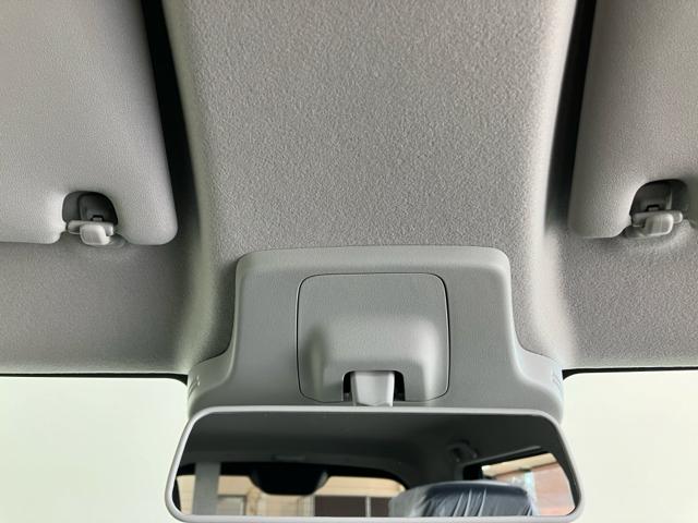 ワゴンＲ ＦＸ　衝突被害軽減システム　誤発進抑制装置　スマートキー　ハロゲンランプ　電動格納ミラー　運転席シートヒーター　オートエアコン　オートライト　助手席下収納ＢＯＸ　後部座席傘ホルダー　ホイールキャップ（24枚目）