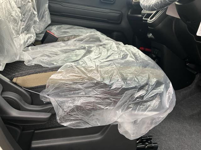 ハスラー ハイブリッドＧ　衝突被害軽減システム　誤発進抑制装置　スマートキー　マイルドハイブリッド　ＬＥＤランプ　スチールホイール　電動格納ミラー　運転席助手席シートヒーター　オートエアコン　オートライト　助手席下収納ＢＯＸ（41枚目）