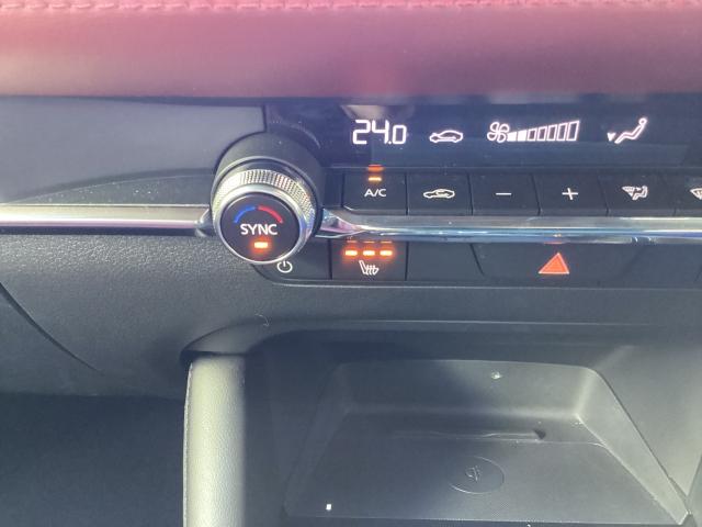 MAZDA3ファストバック 2.0 X ツーリング バーガンディレザーパッケージ 4WD 360ビューモニター カープレー BOSEスピーカー ワイヤレス充電 ステアリングヒーター シートヒーター スムースレザーシート (18枚目)