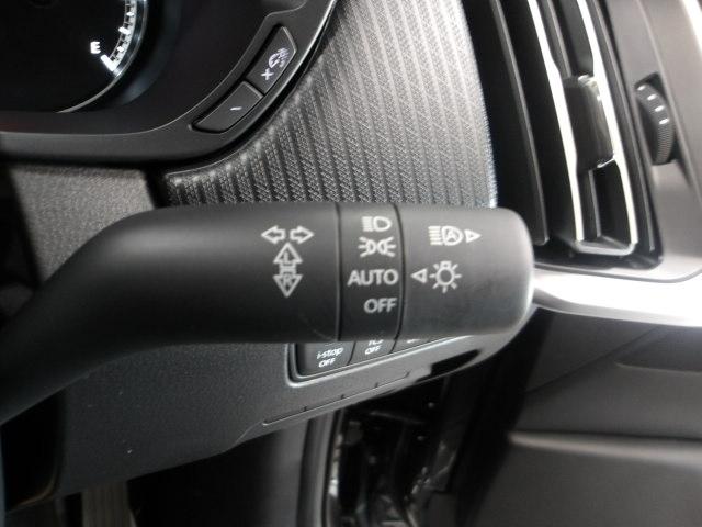 �[��ꎞ��A�������g���l���ȂǁA�w�b�h���C�g�_�E�����̔ς킵������J�����Ă����I�[�g���C�g����������Ă��܂��B