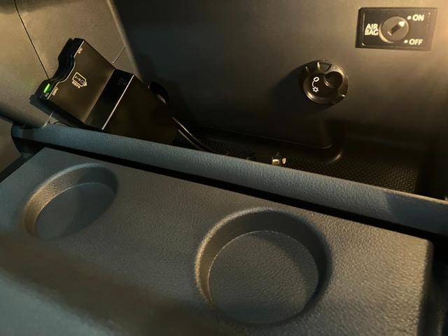 ゴルフトゥーラン ＴＳＩ　ハイライン　ＨＩＤ／オートライト／アルミホイール／ＳＤナビ／ＴＶ／ＥＴＣ２．０／バックカメラ／デュアルエアコン／ソナー／クルーズコントロール／パークアシスト／ハーフレザーシート／ＵＳＢ（5枚目）