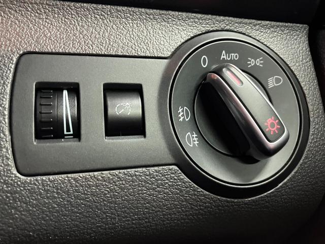 ゴルフトゥーラン ＴＳＩ　ハイライン　ＨＩＤ／オートライト／アルミホイール／ＳＤナビ／ＴＶ／ＥＴＣ２．０／バックカメラ／デュアルエアコン／ソナー／クルーズコントロール／パークアシスト／ハーフレザーシート／ＵＳＢ（9枚目）