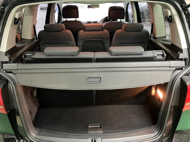 ゴルフトゥーラン ＴＳＩ　ハイライン　ＨＩＤ／オートライト／アルミホイール／ＳＤナビ／ＴＶ／ＥＴＣ２．０／バックカメラ／デュアルエアコン／ソナー／クルーズコントロール／パークアシスト／ハーフレザーシート／ＵＳＢ（16枚目）