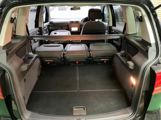 ゴルフトゥーラン ＴＳＩ　ハイライン　ＨＩＤ／オートライト／アルミホイール／ＳＤナビ／ＴＶ／ＥＴＣ２．０／バックカメラ／デュアルエアコン／ソナー／クルーズコントロール／パークアシスト／ハーフレザーシート／ＵＳＢ（19枚目）