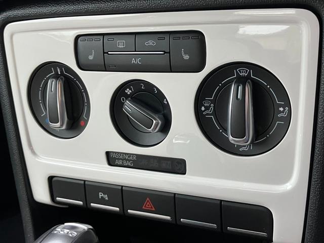 ザ・ビートル スペシャル・バグ　ＳＤナビ／ハーフレザー／ソナー／スマートエントリー／ＥＴＣ（１．０）／クルーズコントロール／テレビ／Ｍサーバー／ブルートゥース／ＵＳＢ／ＳＤＨＣ／ＤＶＤ／オートライトＨＩＤ／（4枚目）