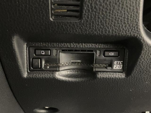 ヴォクシー ハイブリッドＳ－Ｚ　パワーウィンドウ　ＤＶＤ再生機能　インテリキー　横滑防止装置　地デジＴＶ　アクティブクルーズコントロール　１オナ　フルオートエアコン　リアカメラ　エアバッグ　ＡＢＳ　１００Ｖ充電　ナビＴＶ　ＷＡＣ（11枚目）