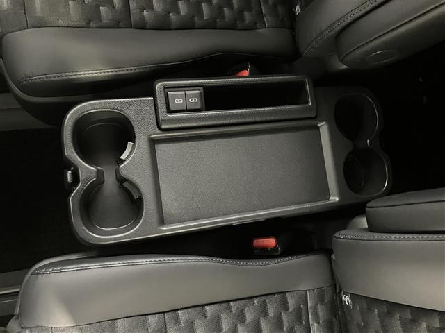 ヴォクシー ハイブリッドＳ－Ｚ　パワーウィンドウ　ＤＶＤ再生機能　インテリキー　横滑防止装置　地デジＴＶ　アクティブクルーズコントロール　１オナ　フルオートエアコン　リアカメラ　エアバッグ　ＡＢＳ　１００Ｖ充電　ナビＴＶ　ＷＡＣ（31枚目）