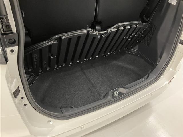 ヴォクシー ハイブリッドＳ－Ｚ　パワーウィンドウ　ＤＶＤ再生機能　インテリキー　横滑防止装置　地デジＴＶ　アクティブクルーズコントロール　１オナ　フルオートエアコン　リアカメラ　エアバッグ　ＡＢＳ　１００Ｖ充電　ナビＴＶ　ＷＡＣ（37枚目）