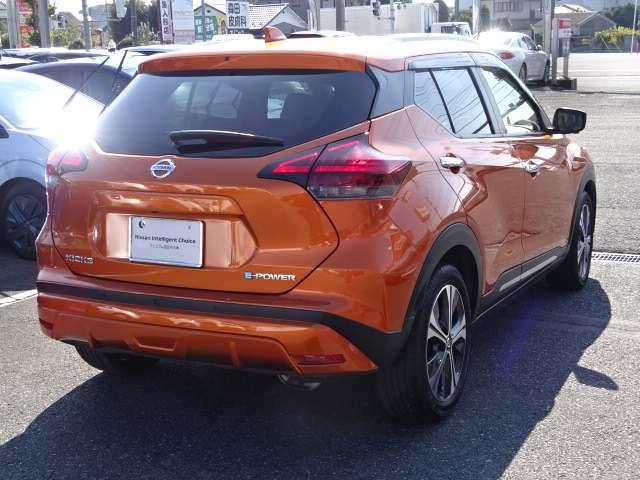 キックス １．２　Ｘ　ツートーン　インテリアエディション　（ｅ－ＰＯＷＥＲ）　プロパイ　スマートミラー　シートヒーター　レーダークルーズ　被害軽減ブレーキ　ＬＥＤヘッドライト　アラウンドビューモニター　インテリジェントキー　ドラレコ　ＥＴＣ　メモリ－ナビ　エアコン　パワステ　キーレス　パワーウィンドウ　ＡＢＳ　車線逸脱（2枚目）