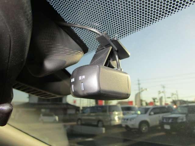 エクストレイル ２．０　２０Ｘｉ　レザーエディション　２列車　４ＷＤ　プロパイ　デカナビ　スマートミラ　修復歴有　ＬＥＤヘッドランプ　アルミホイール　追従クルコン　ドラレコ　４ＷＤ　レーンアシスト　ＥＴＣ　スマートキー　メモリーナビ　アラウンドビュー　踏み間違いアシスト（7枚目）