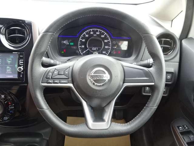 ノート １．２　ｅ－ＰＯＷＥＲ　メダリスト　純正エアロ　スマートミラー　車検　被害軽減ブレーキ　ＴＶナビ　ドライブレコーダ　バックモニター　インテリキー　盗難防止装置　ＬＥＤランプ　車線逸脱警報システム　ワンオーナー　キーフリー　アルミホイール　オートエアコン　記録簿　ＡＢＳ（5枚目）