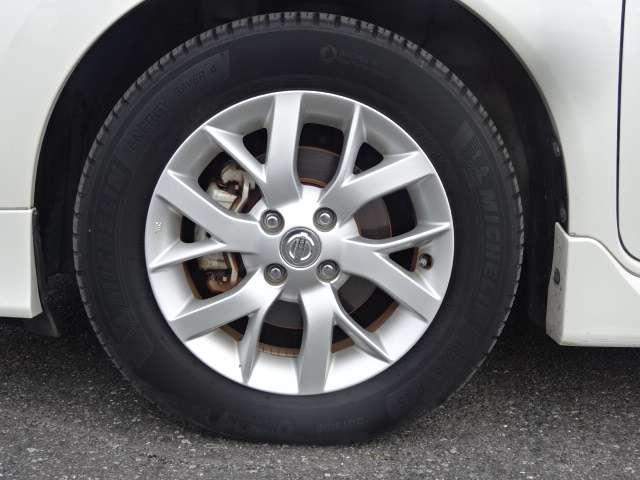 ノート １．２　ｅ－ＰＯＷＥＲ　メダリスト　純正エアロ　スマートミラー　車検　被害軽減ブレーキ　ＴＶナビ　ドライブレコーダ　バックモニター　インテリキー　盗難防止装置　ＬＥＤランプ　車線逸脱警報システム　ワンオーナー　キーフリー　アルミホイール　オートエアコン　記録簿　ＡＢＳ（13枚目）