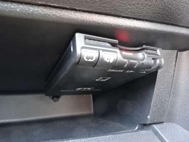 マーチ １．２　Ｓ　メモリーナビ　バックカメラ　禁煙　車検整備　メンテナンスノート　衝突軽減ブレーキ　レーンキープアシスト　１オーナ－　運転席助手席エアバック　キーレス　バックモニター　禁煙車　ＥＴＣ　パワーウインド　メモリーナビゲーション　オートエアコン　ＰＳ（8枚目）