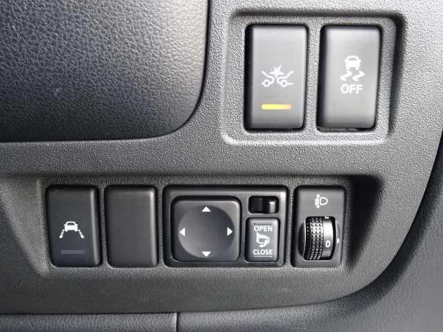 マーチ １．２　Ｓ　メモリーナビ　バックカメラ　禁煙　車検整備　メンテナンスノート　衝突軽減ブレーキ　レーンキープアシスト　１オーナ－　運転席助手席エアバック　キーレス　バックモニター　禁煙車　ＥＴＣ　パワーウインド　メモリーナビゲーション　オートエアコン　ＰＳ（9枚目）