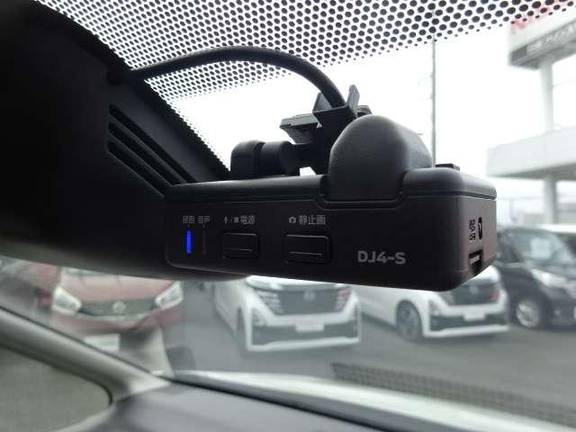 セレナ １．２　ｅ－ＰＯＷＥＲ　ハイウェイスター　Ｖ　両側ＡＳＤ　ＡＶＭ　社外ナビ　雹害有　３６０°カメラ　エマジェンシーブレーキ　１オナ　パーキングアシスト　スマキー　バックカメラ　ＬＥＤ　レーンアシスト　点検記録簿付　ＥＴＣ　ドラレコ　イモビ　サイドカーテンエアバック　フルオートエアコン（11枚目）