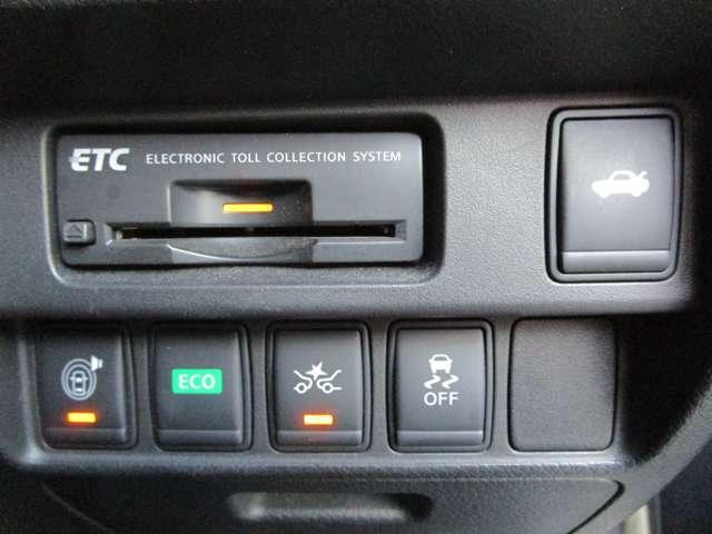 ティアナ ２．５　ＸＬ　ＡＶＭ　純正ナビ　クルコン　キセノン　ワイド保　イモビライザー　アラウンドビュ－モニタ－　スマキー　ドライブレコーダー　ＬＤＷ　クルコン　カーテンエアバック　ＡＡＣ　パワーウインドウ　ＥＴＣ　Ｂカメラ　アルミホイール　キーレス　メモリーナビ　ＡＢＳ（11枚目）