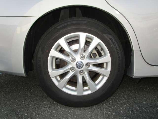 ティアナ ２．５　ＸＬ　ＡＶＭ　純正ナビ　クルコン　キセノン　ワイド保　イモビライザー　アラウンドビュ－モニタ－　スマキー　ドライブレコーダー　ＬＤＷ　クルコン　カーテンエアバック　ＡＡＣ　パワーウインドウ　ＥＴＣ　Ｂカメラ　アルミホイール　キーレス　メモリーナビ　ＡＢＳ（13枚目）