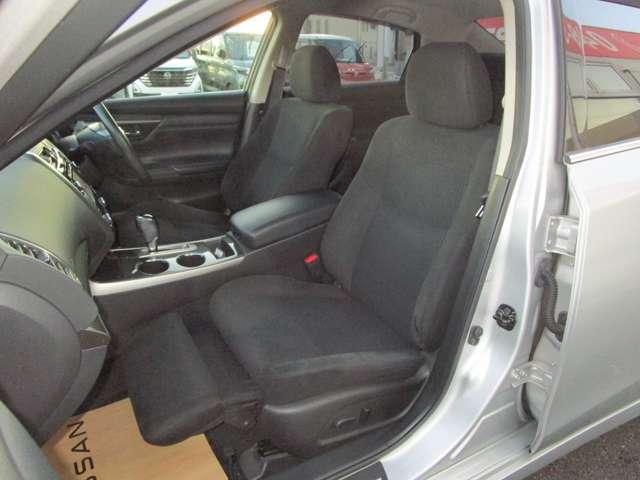 ティアナ ２．５　ＸＬ　ＡＶＭ　純正ナビ　クルコン　キセノン　ワイド保　イモビライザー　アラウンドビュ－モニタ－　スマキー　ドライブレコーダー　ＬＤＷ　クルコン　カーテンエアバック　ＡＡＣ　パワーウインドウ　ＥＴＣ　Ｂカメラ　アルミホイール　キーレス　メモリーナビ　ＡＢＳ（19枚目）