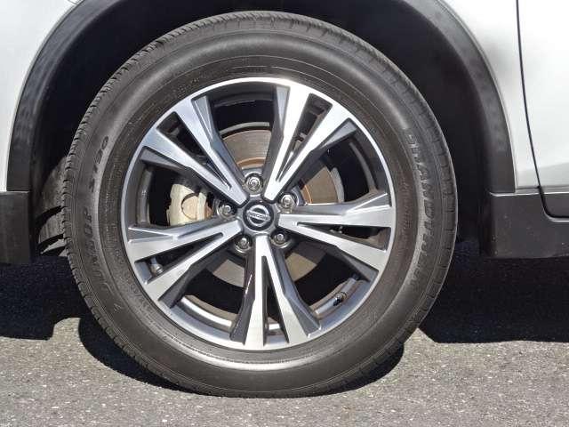 エクストレイル ２．０　２０Ｘｉ　２列車　４ＷＤ　プロパイ　デカナビ　ＡＶＭ　防水シート　保証　セキュリティ　リアカメラ　ワンオナ　追従クルーズ　ＬＥＤ　ドライブレコーダ　インテリジェントキー　ＬＤＷ　サイドカメラ　ＥＴＣ　Ａストップ　ＡＡＣ　ナビ＆ＴＶ　メモリーナビ　キーフリー　アルミホイール（16枚目）